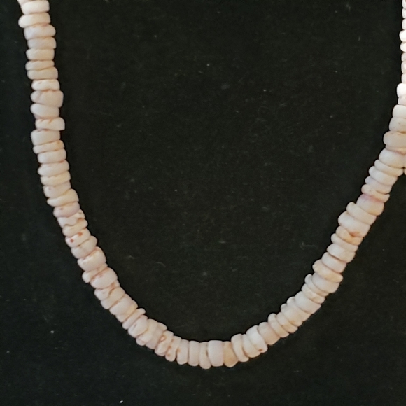 70's Puka Shell Necklace - Picture 2 of 4